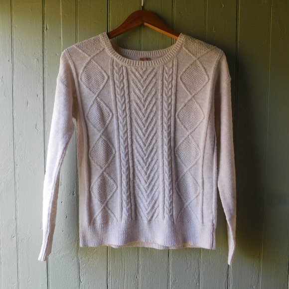 🎀 Milky White Cable Sweater - Picture 3 of 12